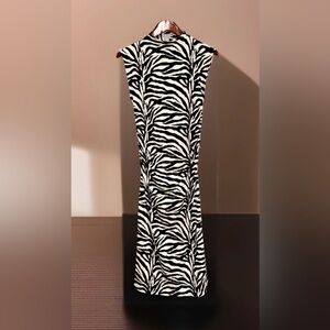 H&M Women’s Gathered Bodice Black & White Zebra Print Midi Dress-M-EUC